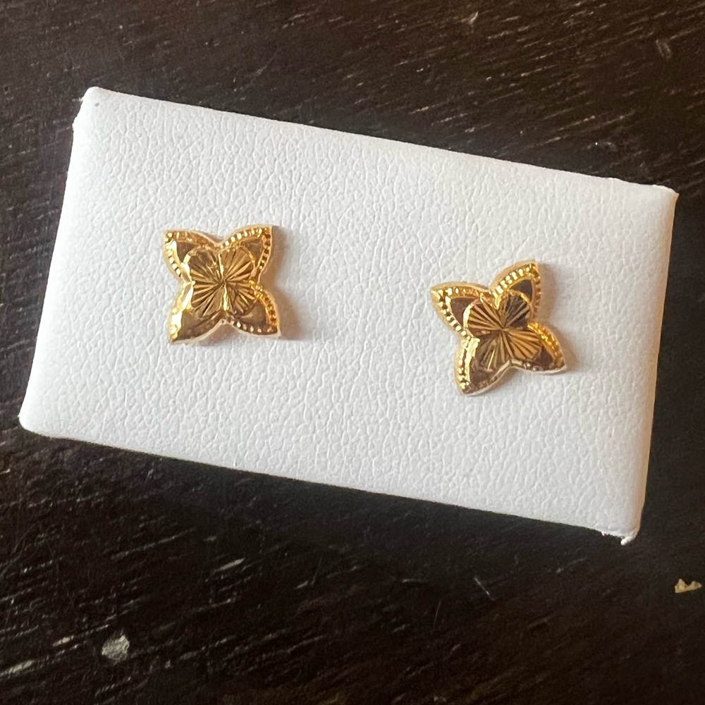 Floral Stud earrings 18k pure gold